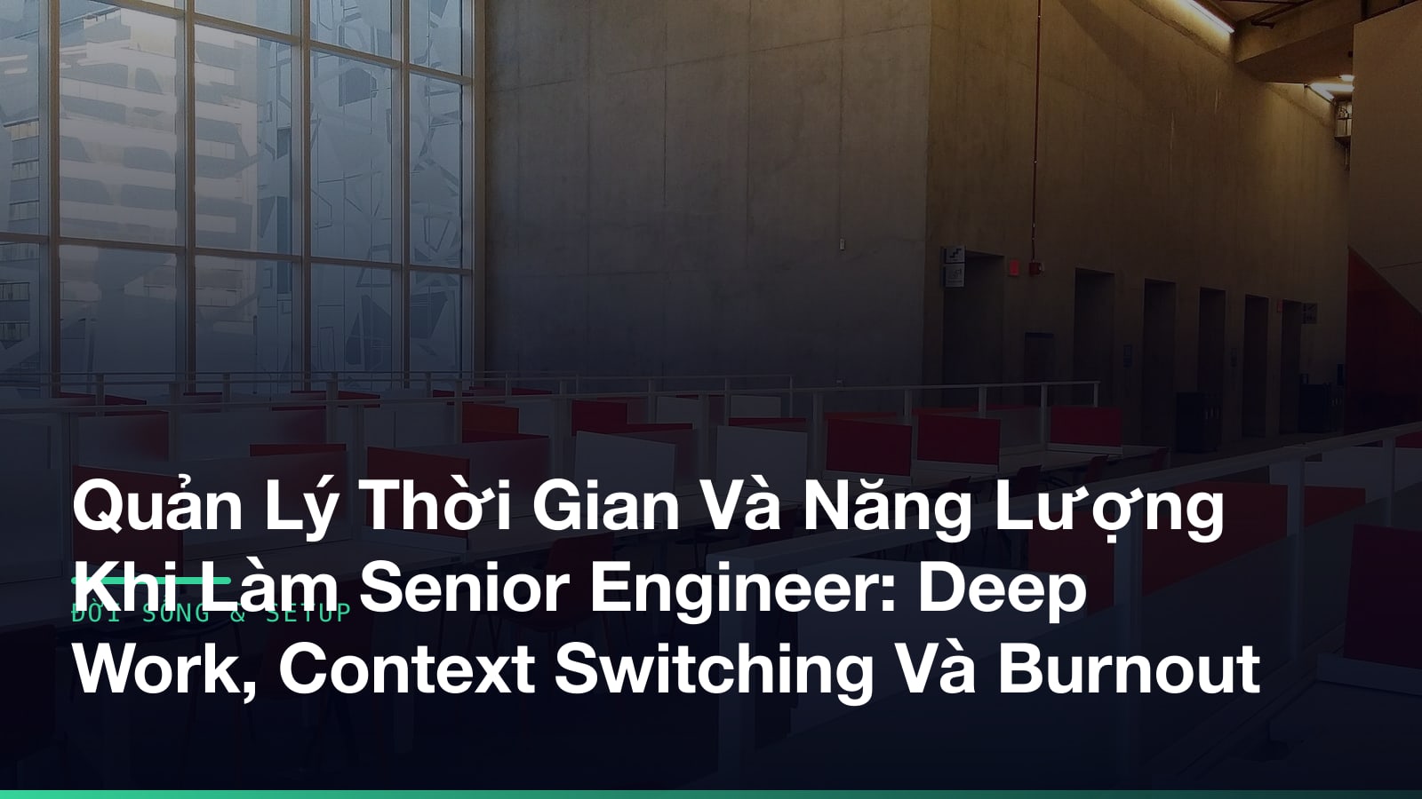 Góc bàn yên tĩnh bên đèn đọc sách